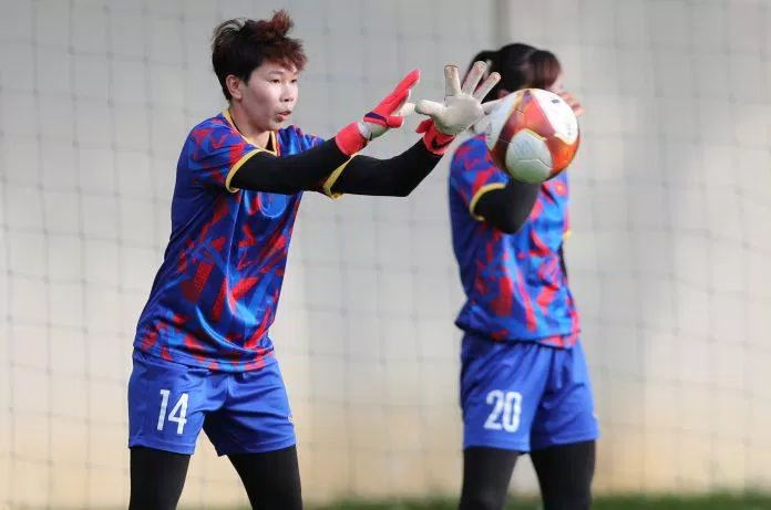 Thùy Trang và thủ thành Kim Thanh đã có ý định từ giã sự nghiệp sau World Cup. Cả hai đều đã cống hiến quá lâu cho bóng đá Việt Nam (Ảnh: Internet) Thùy Trang và thủ thành Kim Thanh đã có ý định từ giã sự nghiệp sau World Cup. Cả hai đều đã cống hiến quá lâu cho bóng đá Việt Nam (Ảnh: Internet)