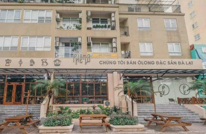 Phê La đã thể hiện niềm tự hào về nguồn nguyên liệu hảo hạng được chính người nông dân Việt Nam vun trồng và chăm sóc thông qua lời khẳng định “Chúng tôi bán Ô Long đặc sản Đà Lạt” (Ảnh: Internet) Phê La đã thể hiện niềm tự hào về nguồn nguyên liệu hảo hạng được chính người nông dân Việt Nam vun trồng và chăm sóc thông qua lời khẳng định “Chúng tôi bán Ô Long đặc sản Đà Lạt” (Ảnh: Internet)