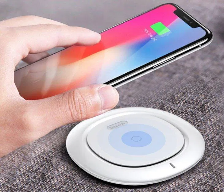 Sạc không dây có tương thích với điện thoại hay không? (Ảnh: Internet) Sạc không dây có tương thích với điện thoại hay không? (Ảnh: Internet)