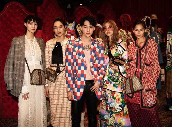 Sơn Tùng MTP nổi bật tại sự kiện của GUCCI ở Hong Kong năm 2018 (Nguồn: Internet). Sơn Tùng MTP nổi bật tại sự kiện của GUCCI ở Hong Kong năm 2018 (Nguồn: Internet).