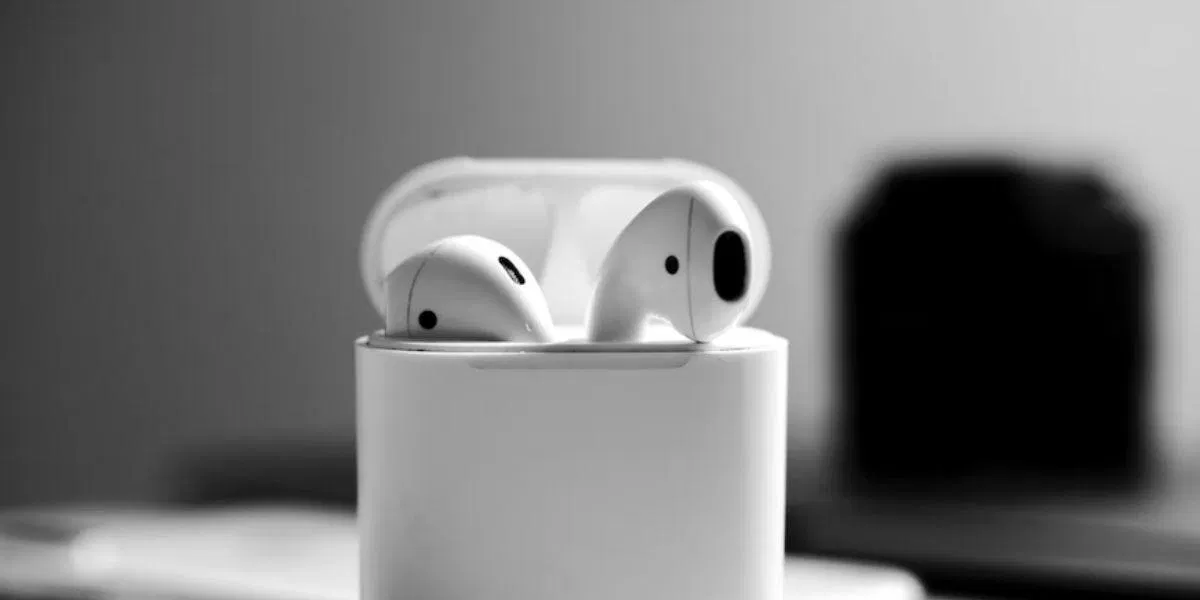Dùng một bên AirPods để tiết kiệm pin (Ảnh: Internet)