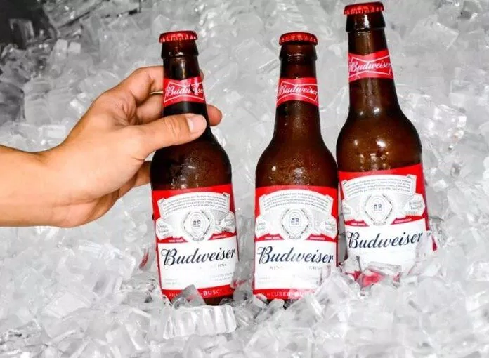 Suốt chiều dài lịch sử của thương hiệu, Budweiser luôn gắn liền với những màn kết hợp đình đám với hàng loạt nghệ sĩ lớn trên khắp thế giới (Ảnh: Internet) Suốt chiều dài lịch sử của thương hiệu, Budweiser luôn gắn liền với những màn kết hợp đình đám với hàng loạt nghệ sĩ lớn trên khắp thế giới (Ảnh: Internet)