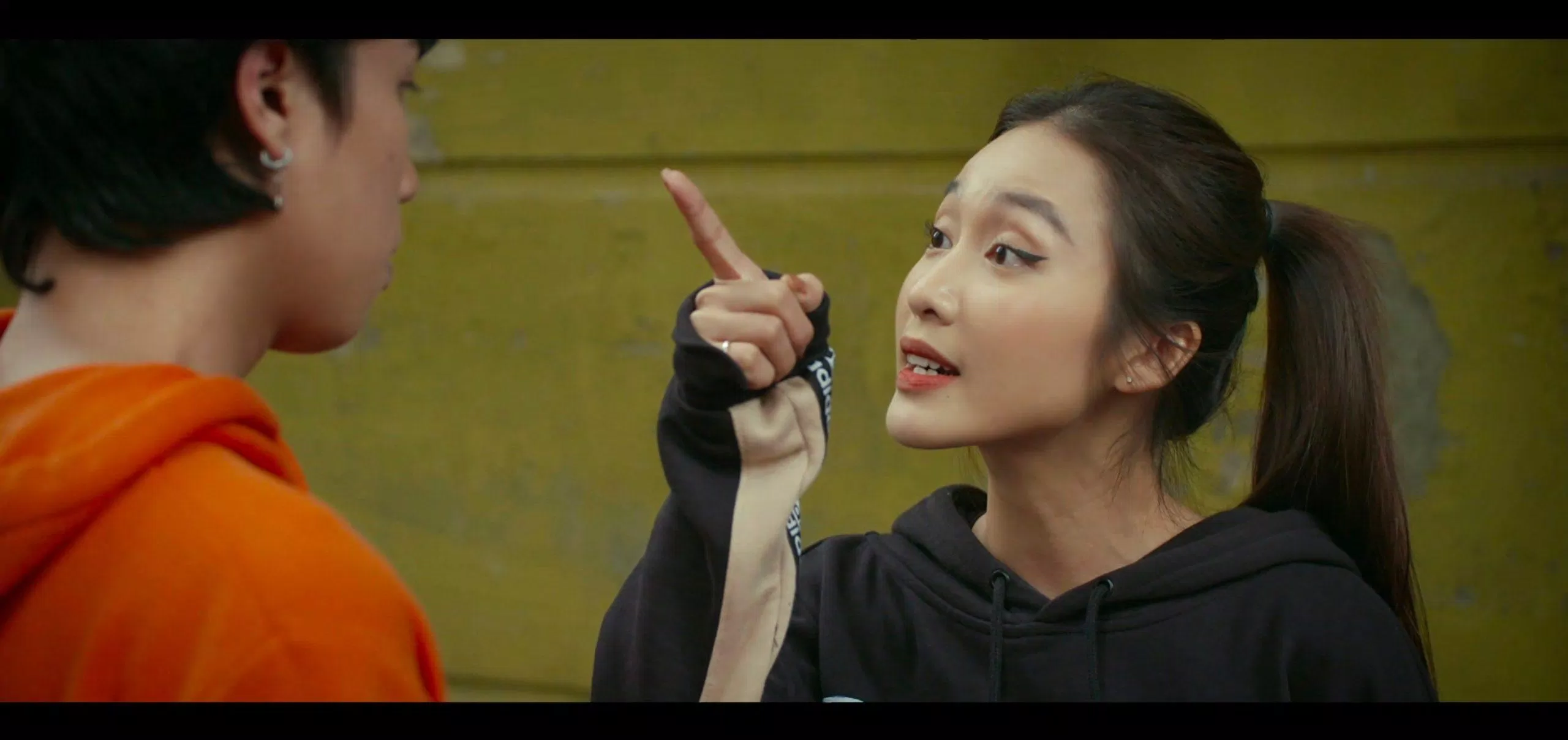 Từ một cô gái tự do, Trâm Anh đã dần thích nghi với cuộc sống mới - nơi có một gia đình đông đúc, nhiều vấn đề nhưng cũng giàu tình yêu thương