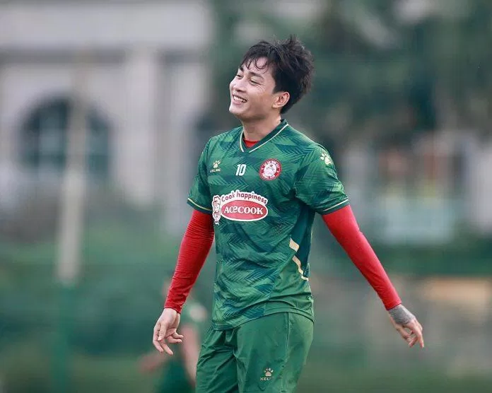 Hồ Tuấn Tài thực tế đã bị giãn dây chằng từ trận thua Thanh Hóa ở vòng 7 vừa qua (Ảnh: Internet) Hồ Tuấn Tài thực tế đã bị giãn dây chằng từ trận thua Thanh Hóa ở vòng 7 vừa qua (Ảnh: Internet)