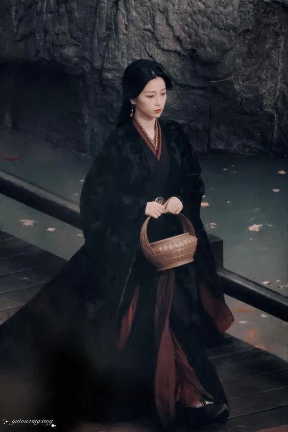 Vân Vi Sam từ nhỏ đã được huấn luyện để trở thành gián điệp (nguồn: internet)