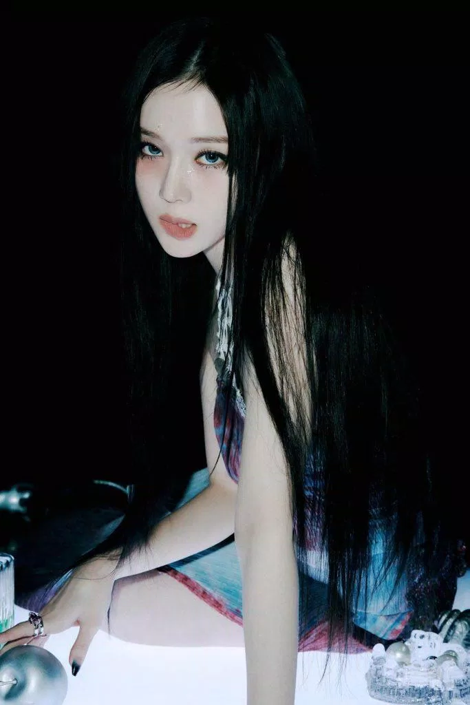 Ma mị trong track video "Salty & Sweet" (Ảnh: Internet) Ma mị trong track video "Salty & Sweet" (Ảnh: Internet)