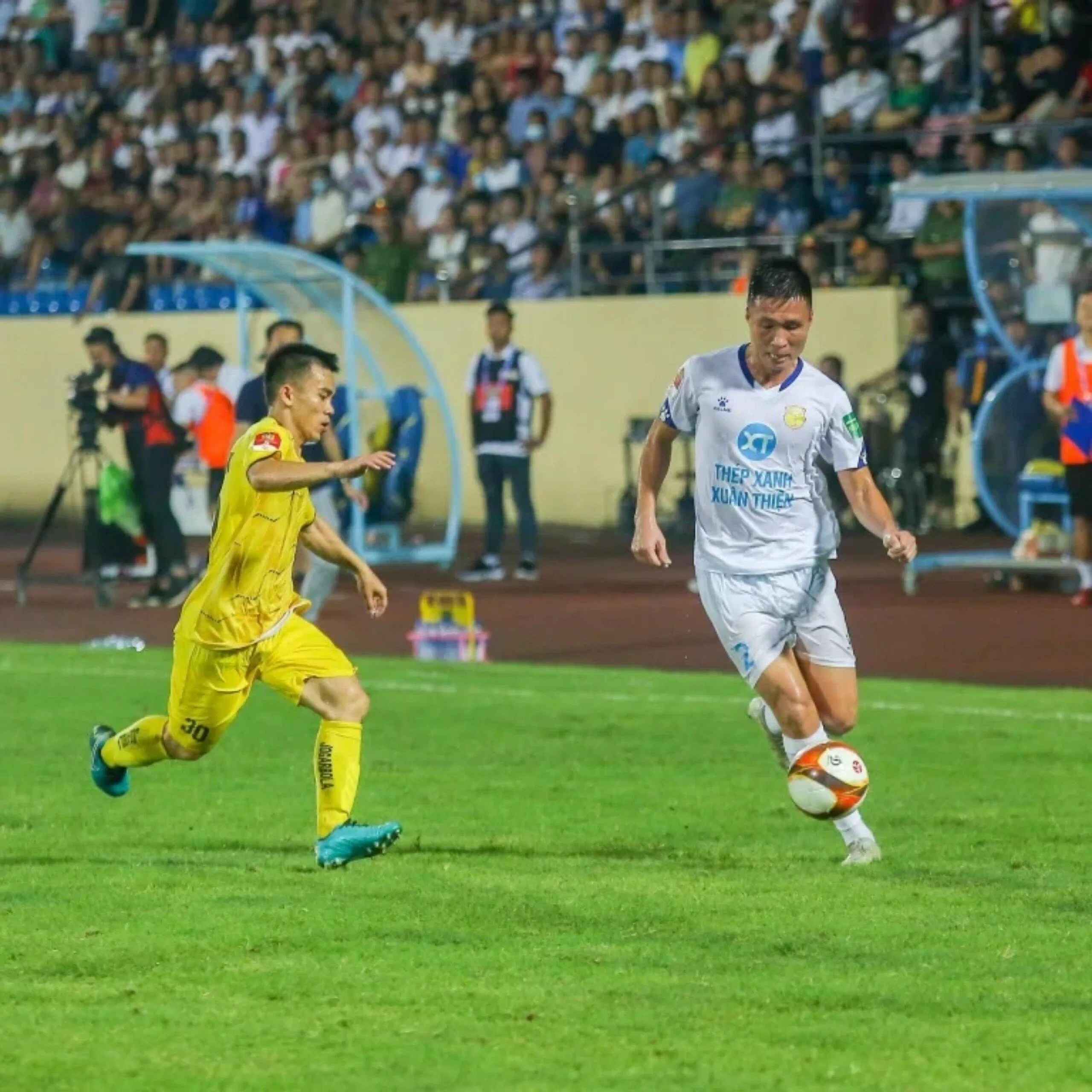 Lương Hoàng Nam được "hồi sinh" dưới bàn tay của HLV Chu Đình Nghiêm (Ảnh: Internet) Lương Hoàng Nam được "hồi sinh" dưới bàn tay của HLV Chu Đình Nghiêm (Ảnh: Internet)