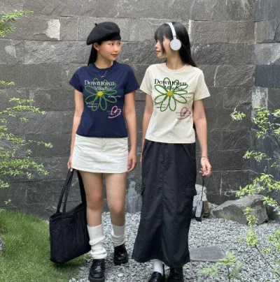 Mẫu áo baby tee có vô số cách mix & match khác nhau ( ảnh: Internet )