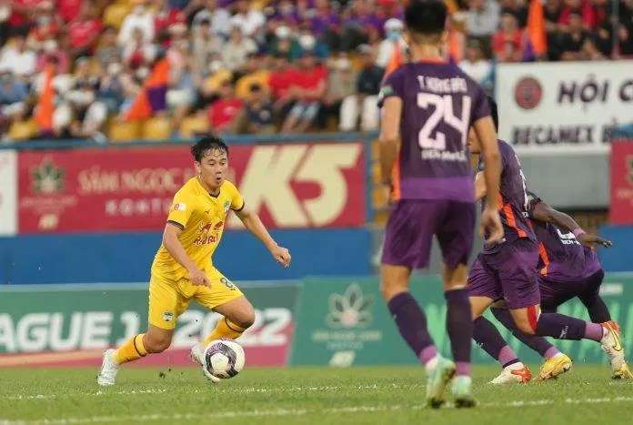 Khúc cua quyết định V-League 2023 (Ảnh: Internet) Khúc cua quyết định V-League 2023 (Ảnh: Internet)