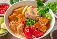 Cách làm bún bò huế cực ngon. (Nguồn: Cô Ba Bình Dương)