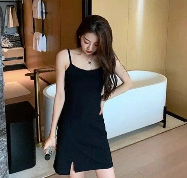 Có cả những thiết kế đầm 2 dây ngắn tùy vào sở thích của các nàng ( ảnh: Internet )