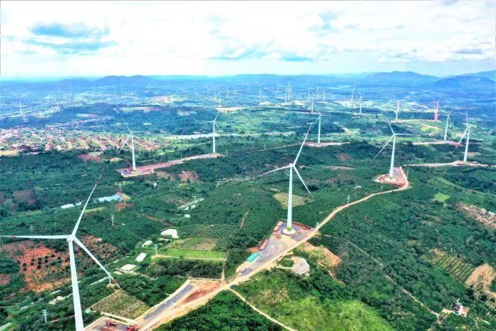 Khung cảnh thơ mộng của cánh đồng quạt gió Ea H'leo (Nguồn: Internet) Không phải châu Âu, đây là địa điểm check-in cực chill ở Đắk Lắk - Cánh đồng quạt gió Ea Hleo Cánh đồng điện gió Cánh đồng quạt gió Ea H leo châu Âu Chi phí dự án Du lịch du lịch Đăk Lăk Du lịch Việt Nam Đắk Lắk địa điểm Ea H leo