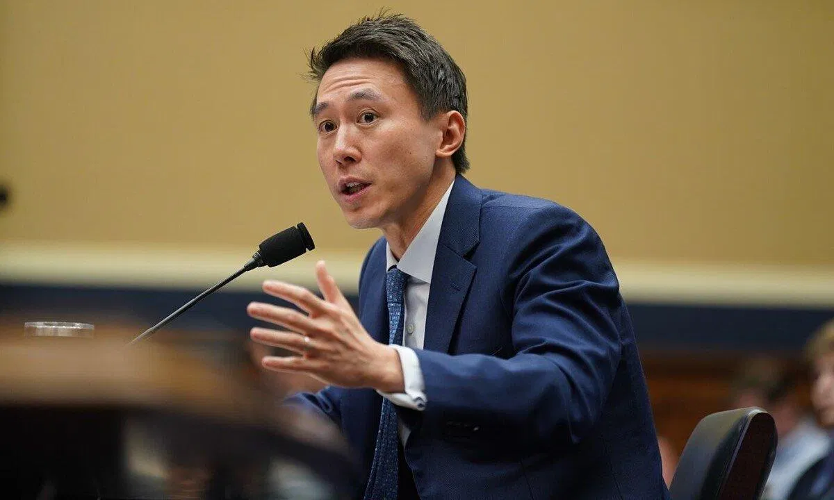 CEO TikTok Shou Zi Chew trong cuộc điều trần với quốc hội Mĩ vào ngày 23/3/2023 (Nguồn: Internet) CEO TikTok Shou Zi Chew trong cuộc điều trần với quốc hội Mĩ vào ngày 23/3/2023 (Nguồn: Internet)