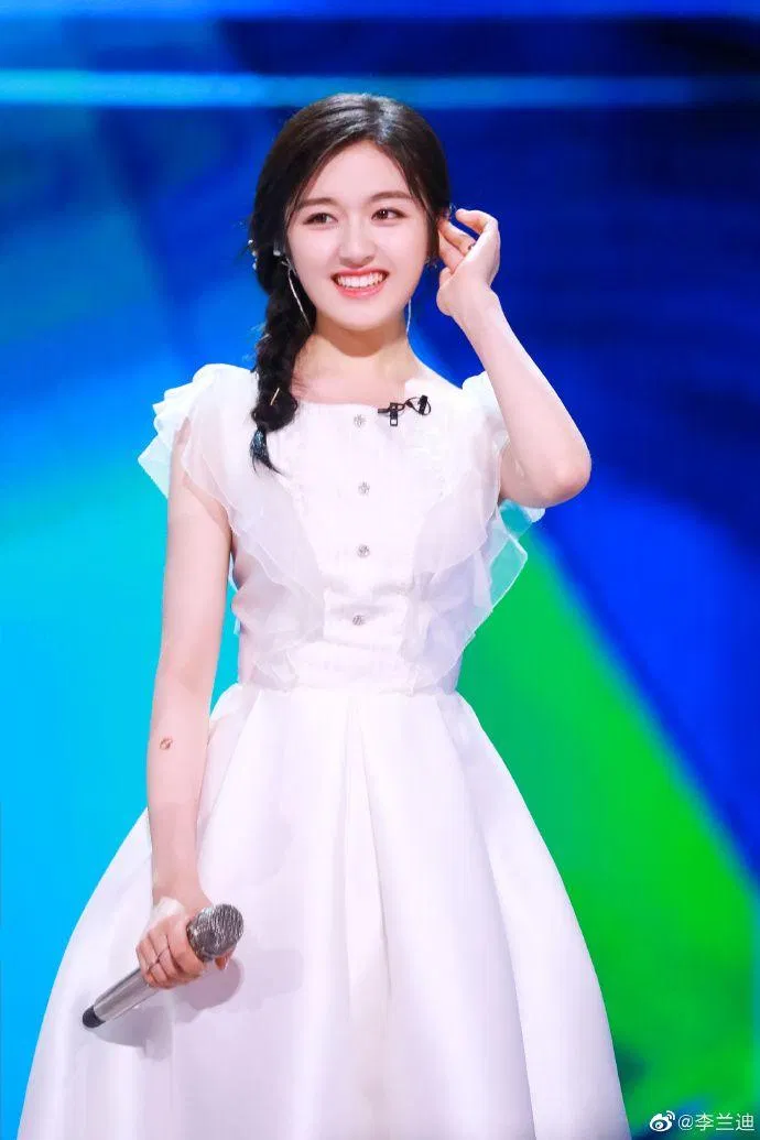 Lý Lan Địch - cô nàng xinh đẹp và tài năng ( ảnh: Internet )