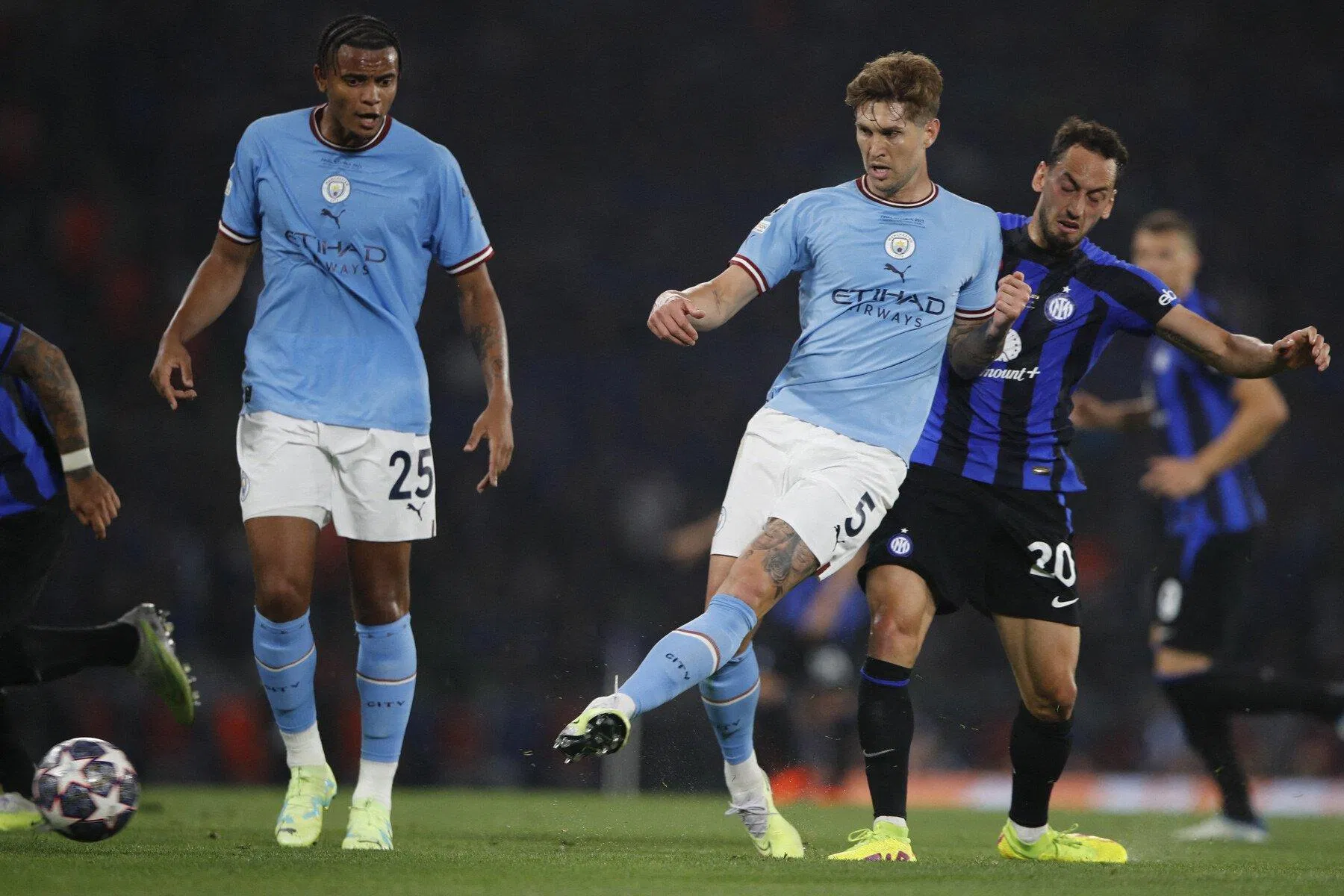 Stones là bản lề của sơ đồ 3-2-4-1 (Ảnh: Internet)