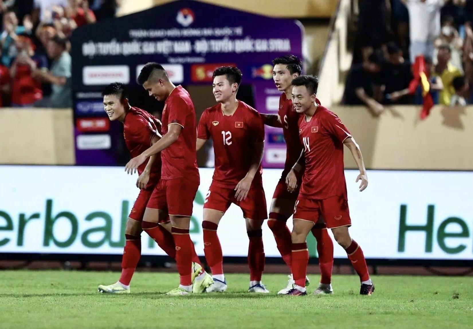 ĐT Việt Nam kéo dài chuỗi trận giao hữu bất bại lên con số 22 (Ảnh: Internet) ĐT Việt Nam kéo dài chuỗi trận giao hữu bất bại lên con số 22 (Ảnh: Internet)