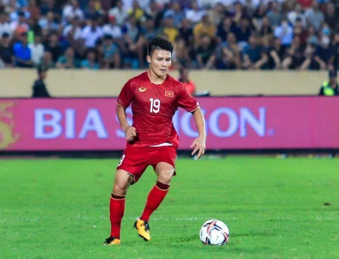 Nguyễn Quang Hải đã trở lại sân cỏ Việt Nam sau một năm thi đấu không thành công tại Pau FC. Đây là tin vui cho NHM và đặc biệt là cho đội tuyển bóng đá Việt Nam. (Ảnh: Internet) Nguyễn Quang Hải đã trở lại sân cỏ Việt Nam sau một năm thi đấu không thành công tại Pau FC. Đây là tin vui cho NHM và đặc biệt là cho đội tuyển bóng đá Việt Nam. (Ảnh: Internet)