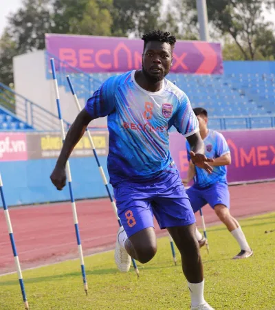 Moses Oloya bị CLB Bình Dương gạch tên (Ảnh: Internet) Moses Oloya bị CLB Bình Dương gạch tên (Ảnh: Internet)