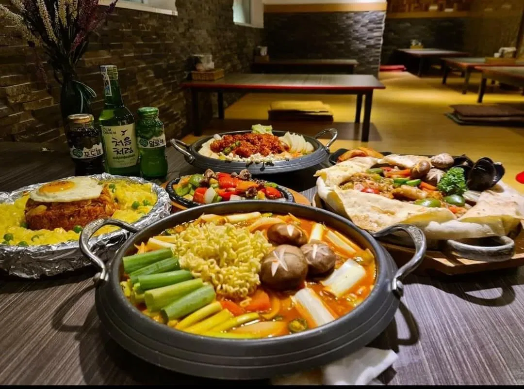 TOP 20 quán ăn Hàn Quốc ngon nhất Quận 7: Đạo đồ Hàn đã biết chưa? BBQ House Plan K Chicken Talk Chicken Talk 치킨톡 Quán Gà rán Hàn Quốc Chois Gogizip dookki gà rán Gangnam BBQ House Gogi house hàn quốc Jinguk Korean BBQ Restaurant Lee Cho Lee Cho Marduk Matchandeul Korean BBQ mì hàn quốc Mì Lạnh Yoo Chun Mr BBQ SsAm Garden Court 2 nhà hàng Nhà hàng Hàn Quốc Chois Gogizip Nhà hàng Hàn Quốc Việt Nam ngon Nhà Hàng Yeolkwang Papas Chicken Papas Chicken Phú Mỹ Hưng Perilla Korean Restaurant quận 7 quán ăn quán ăn Hàn Quốc quán ăn Hàn Quốc Quận 7 thông tin Top 20 truyền thuyết Truyền thuyết Champong Việt Nam Young Dabang 템느아