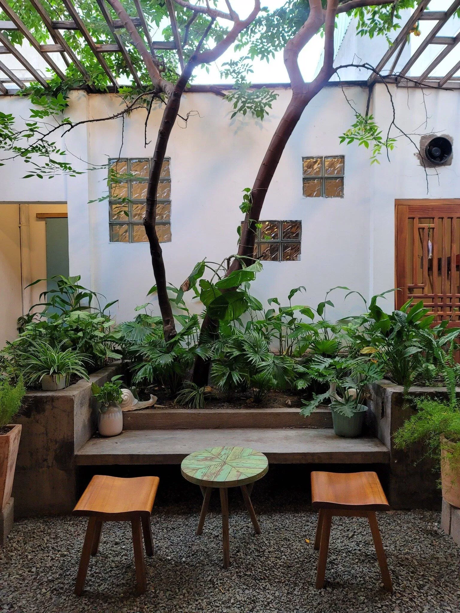 Top 20 quán cà phê đẹp ở Phan Thiết: Team sống ảo không nên bỏ lỡ 1985 Café A86 Coffee Bình Minh cà phê Cà phê KS Bình Minh Cafe In Cafe LuBu Cafe Sunrise highlands coffee Macchio coffee Meta Coffee Mơ Hoang MrBin Coffee Ocean Coffee Ông Bà Bích Café P A Cafe Pey Coffee Phan Thiết Phễu Cafe quán cà phê quán cà phê đẹp quán cà phê đẹp phan thiết Quán cà phê kem PM sống ảo thông tin Thủ khoa Tiệm cà phê Đường Chân Trời Top 20 trà sữa Trà sữa coffee P E Y Water God Coffee Tea