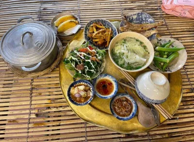 Mâm cơm đầy hấp dẫn của quán. (Ảnh: Internet)