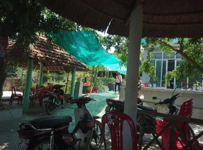 Không gian sân vườn của quán. (Ảnh: Internet)