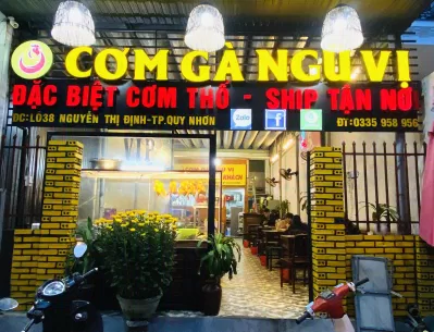 Cơm gà Ngũ vị Quy Nhơn. (Ảnh: Internet)