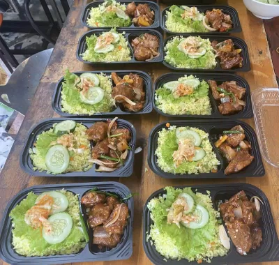 Cơm gà Ngũ vị Quy Nhơn. (Ảnh: Internet)