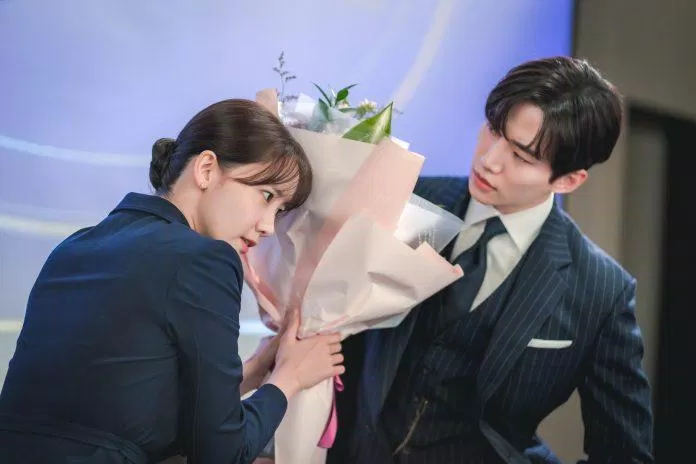 Junho trở lại màn ảnh nhỏ, đóng cặp với Yoona trong bộ phim hài lãng mạn King the Land (Ảnh: Internet) Junho trở lại màn ảnh nhỏ, đóng cặp với Yoona trong bộ phim hài lãng mạn King the Land (Ảnh: Internet)