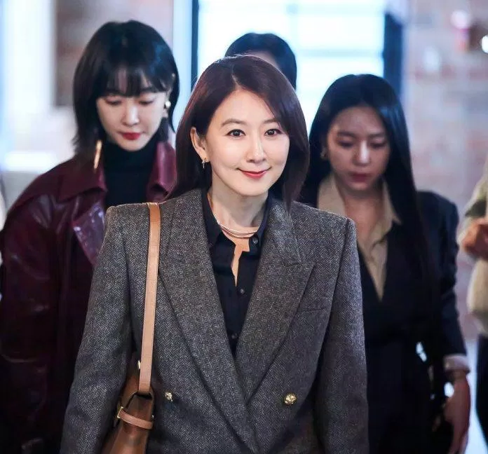 Hwang Do Hee (Kim Hee Ae), Tổng giám đốc chiến lược của tập đoàn Eunsung