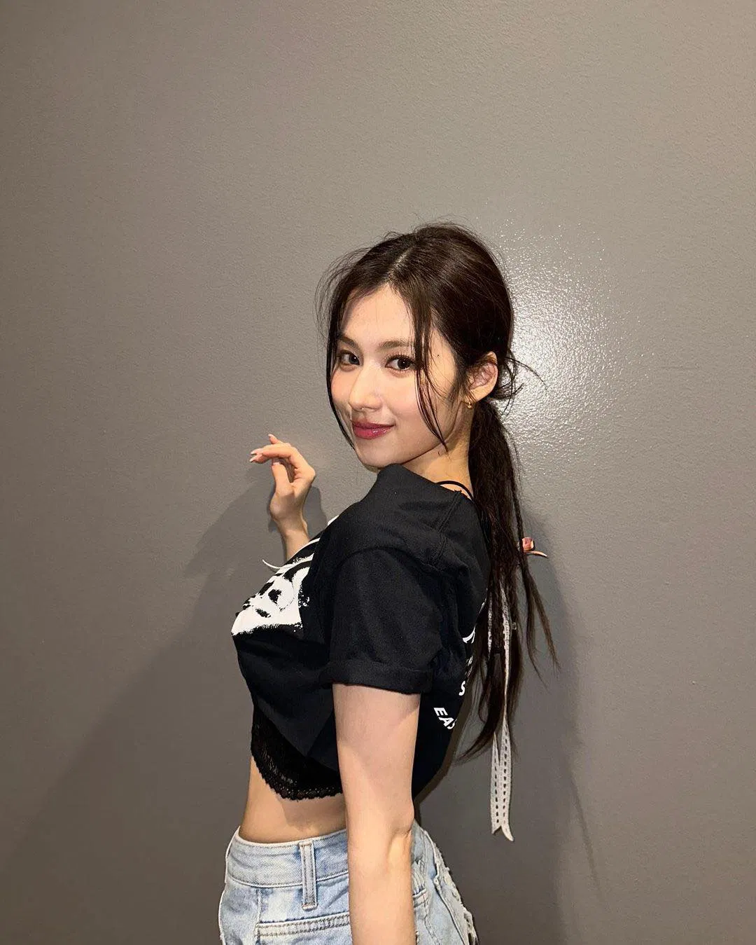 Sana là thành viên có body đẹp trong TWICE (Ảnh: Internet)