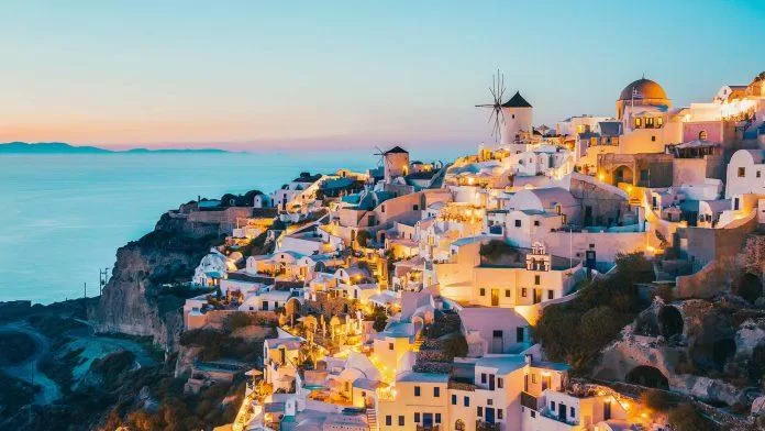 Santorini về đêm (Ảnh: Internet) Santorini về đêm (Ảnh: Internet)