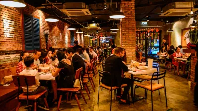 Ý tưởng xây dựng The Crab Shack xuất phát từ chính món ăn mà Hà Tăng hay nấu, đó là hải sản sốt Cajun (Ảnh: Internet) Ý tưởng xây dựng The Crab Shack xuất phát từ chính món ăn mà Hà Tăng hay nấu, đó là hải sản sốt Cajun (Ảnh: Internet)