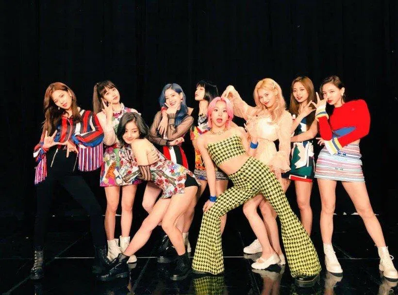 TWICE (Ảnh: Internet)