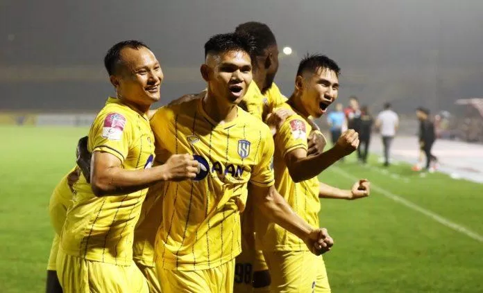 Khúc cua quyết định V-League 2023 (Ảnh: Internet) Khúc cua quyết định V-League 2023 (Ảnh: Internet)