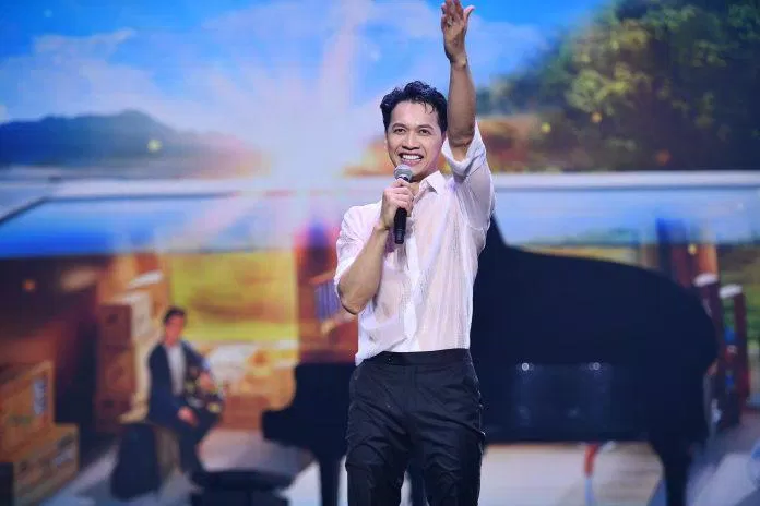 Hình ảnh Chủ tịch ACB Trần Hùng Huy sau tiết mục cực cháy Hình ảnh Chủ tịch ACB Trần Hùng Huy sau tiết mục cực cháy