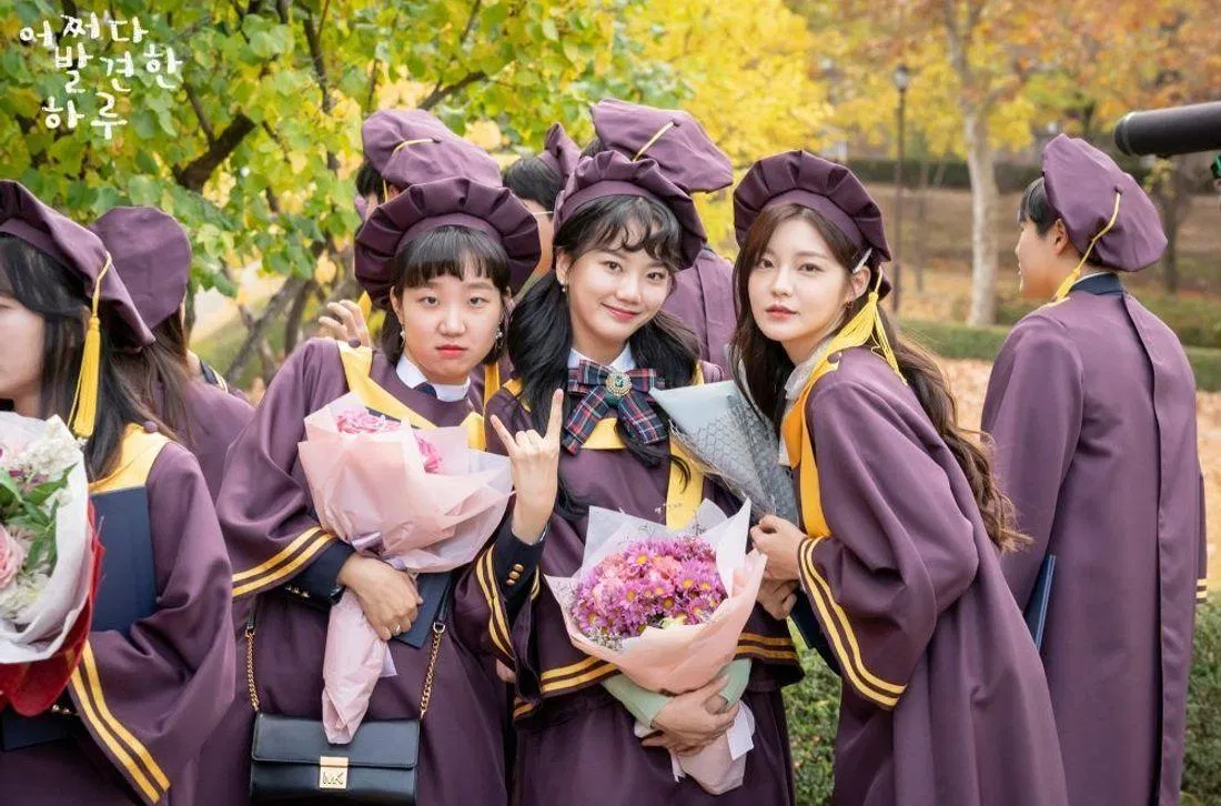 Mùa tốt nghiệp đang đến gần, là khoảnh khắc vui buồn lẫn lộn nhất trong năm (Ảnh: Internet) Mùa tốt nghiệp đang đến gần, là khoảnh khắc vui buồn lẫn lộn nhất trong năm (Ảnh: Internet)