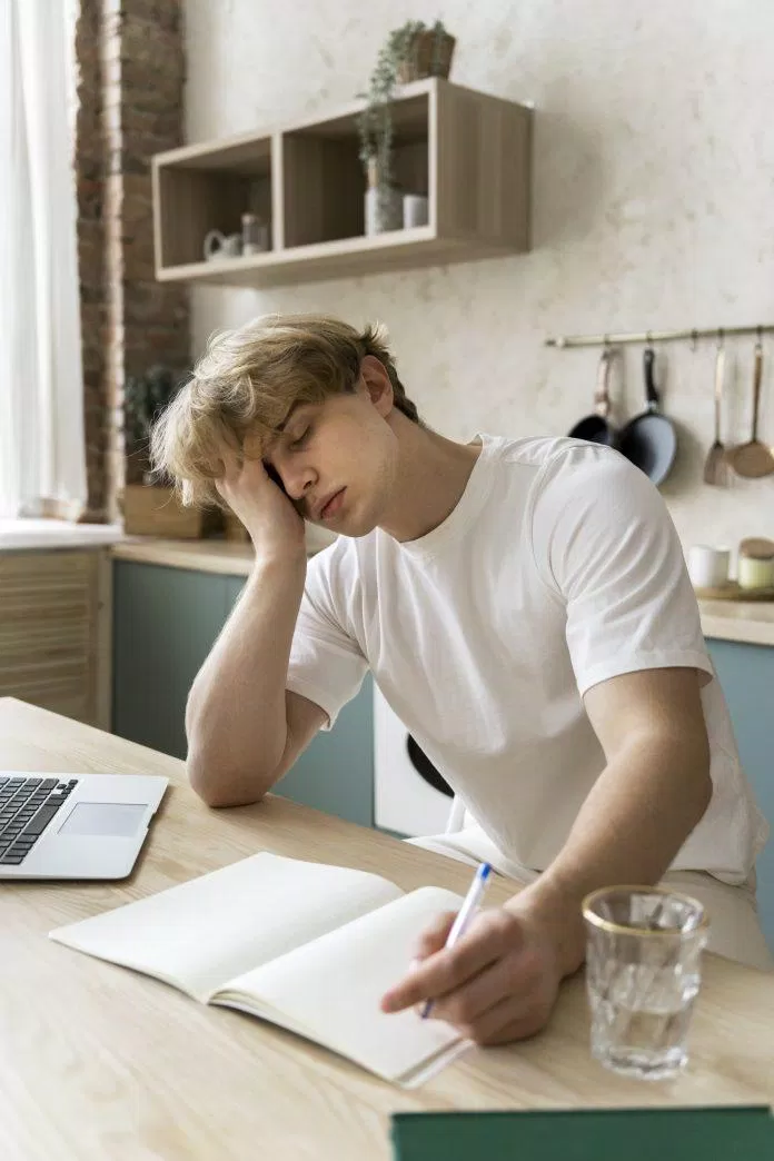 Vấn đề ẩn sau hành vi liên tục sử dụng chức năng báo thức lại (Ảnh: Internet) Vấn đề ẩn sau hành vi liên tục sử dụng chức năng báo thức lại (Ảnh: Internet)