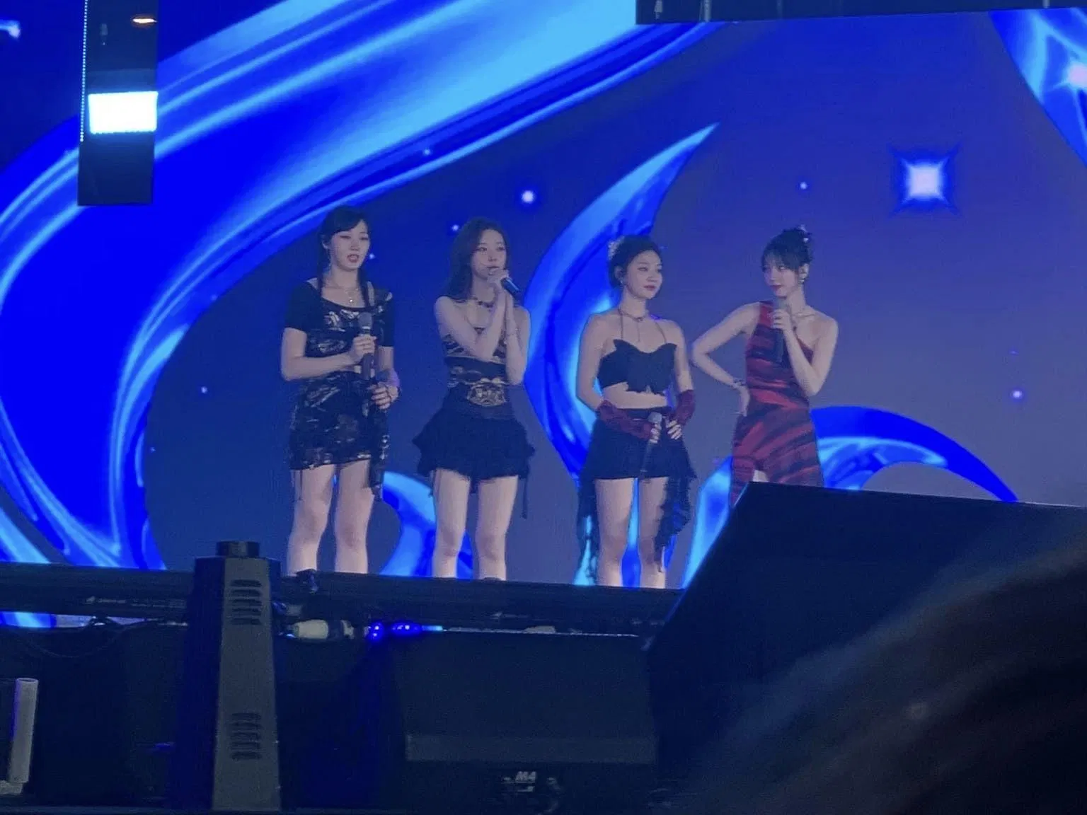 4 cô nàng aespa xinh đẹp rạng rỡ khi biểu diễn tại Lễ hội Âm nhạc ở Việt Nam (Ảnh: aespa4u) 4 cô nàng aespa xinh đẹp rạng rỡ khi biểu diễn tại Lễ hội Âm nhạc ở Việt Nam (Ảnh: aespa4u)