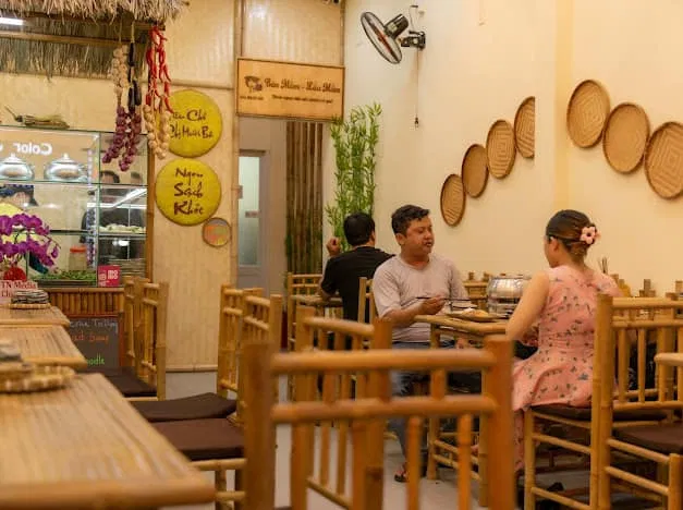 Không gian quán Quán Bún mắm & Lẩu mắm chị Mười Ba.