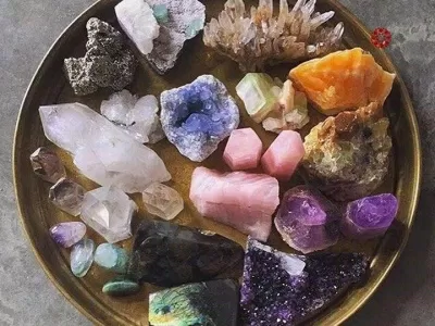 Cách xả xui bằng pha lê và đá