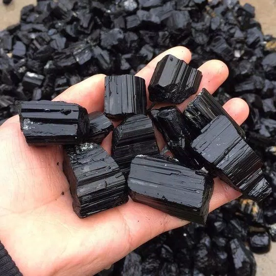 Ý nghĩa đá Tourmaline đen (Ảnh: Internet)