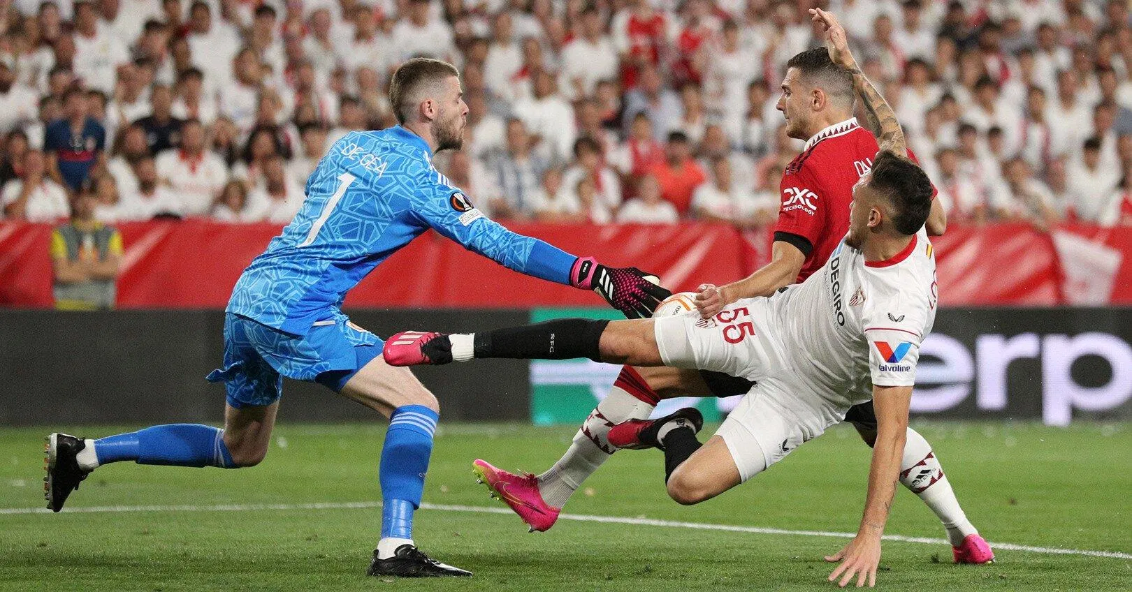 De Gea là thủ môn số 1 của MU trong nhiều năm qua, nhưng anh cũng mắc những lỗi đáng tiếc khiến MU thua đau (Ảnh: Internet) De Gea là thủ môn số 1 của MU trong nhiều năm qua, nhưng anh cũng mắc những lỗi đáng tiếc khiến MU thua đau (Ảnh: Internet)