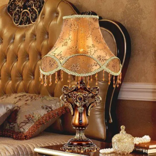 Đèn ngủ phong cách tân cổ điển (Ảnh: Internet) Đèn ngủ phong cách tân cổ điển (Ảnh: Internet)