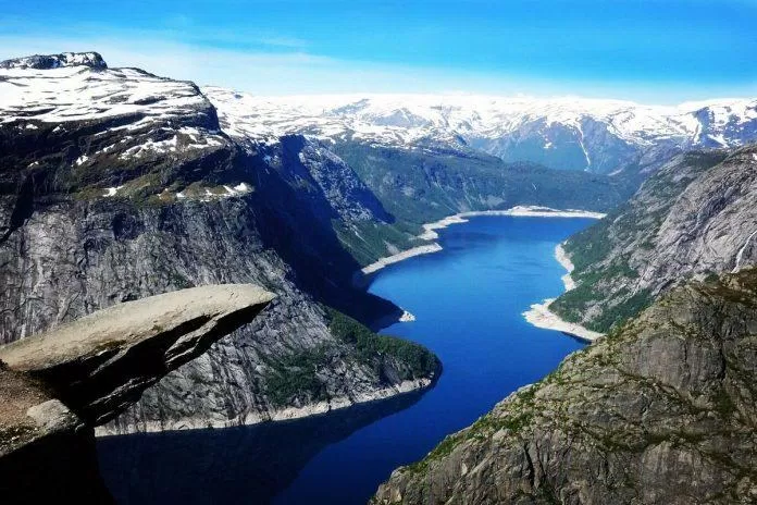 Đỉnh đá Trolltunga - nguồn: Internet Đỉnh đá Trolltunga - nguồn: Internet
