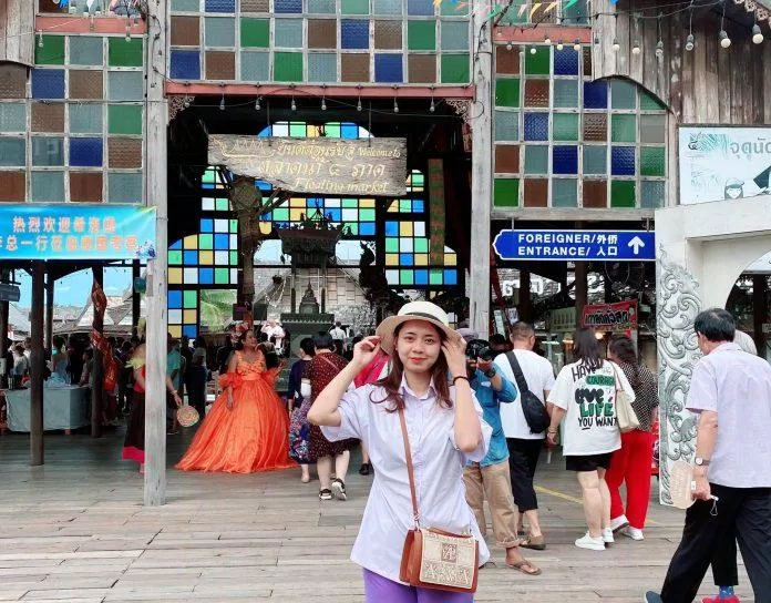 Cổng vào chợ nổi 4 miền. (Ảnh: Kim Cúc)