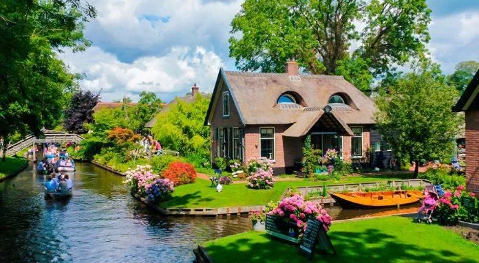 Giethoorn Hà Lan - nguồn: Internet Giethoorn Hà Lan - nguồn: Internet