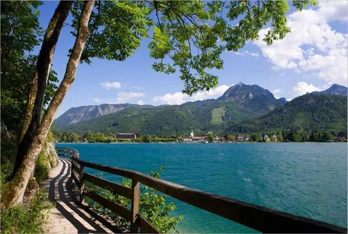Hồ Wolfgangsee - nguồn: Internet Hồ Wolfgangsee - nguồn: Internet