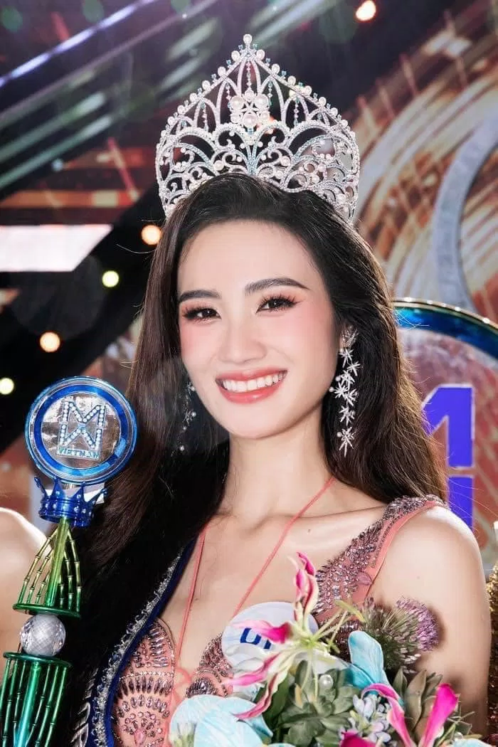 Huỳnh Trần Ý Nhi đã đăng quang ngôi Hoa hậu Thế giới Việt Nam - Miss World Vietnam 2023 (Ảnh: Internet) Huỳnh Trần Ý Nhi đã đăng quang ngôi Hoa hậu Thế giới Việt Nam - Miss World Vietnam 2023 (Ảnh: Internet)
