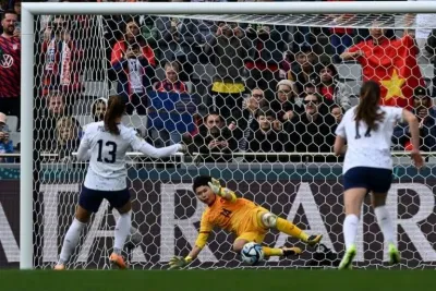Người hùng Kim Thanh cản phá thành công quả penalty của đội trưởng tuyển Mỹ (nguồn ảnh: FIFA) Người hùng Kim Thanh cản phá thành công quả penalty của đội trưởng tuyển Mỹ (nguồn ảnh: FIFA)